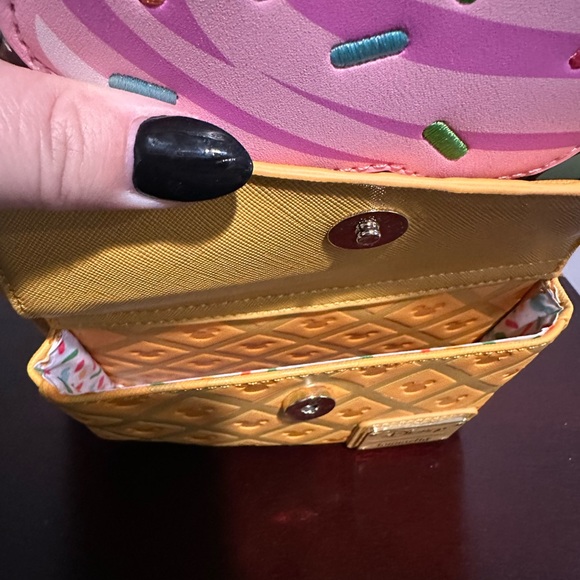 Loungefly Minnie Ice Cream bag - Picture 3 of 6